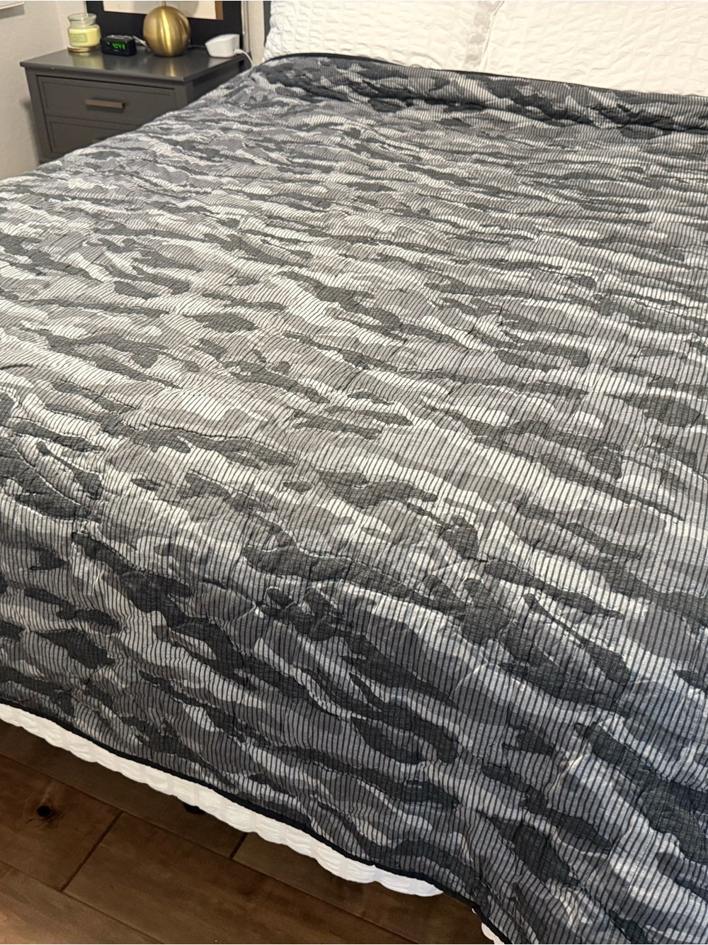 Pottery Barn Teen Gray Camouflage Quilted Coverlet queen excellent condition